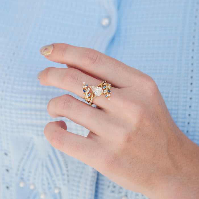 Blue Sapphire & Fantasy Shield Cut Diamond (CZ) Couples Ring Set by Aquamarise featuring yellow gold bands with shield-cut cubic zirconia and delicate leaf motifs accented by small blue sapphires, part of Matching Couples' Rings and Fantasy-Inspired Jewelry collections.