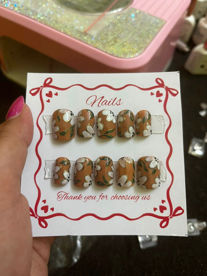 Daisy Bloom Press-On Nails – Handmade Reusable Nail Set