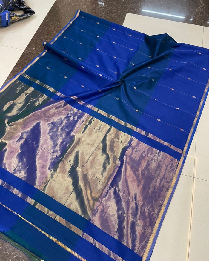 Deep blue Maheshwari silk saree with small gold dobby-set buti and a wide banded gold pallu, handwoven in Maheshwar