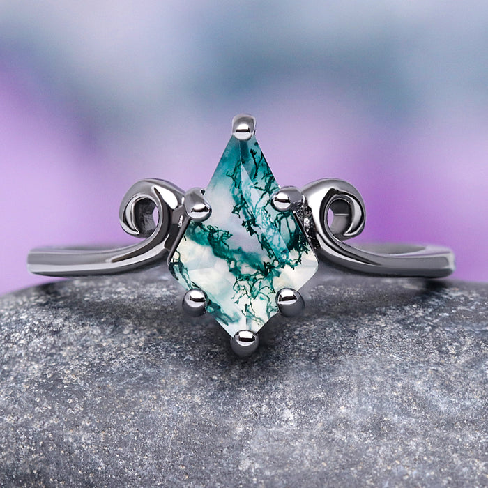 Kite Green Moss Agate Twirl Ring in Black Ruthenium