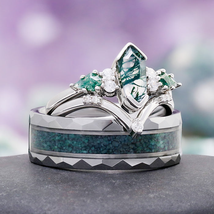 Hexagon Coffin Green Moss Agate Couples Ring Set by Aquamarise, featuring a faceted moss agate centerpiece and matching textured green inlay band for distinctive his and hers rings.