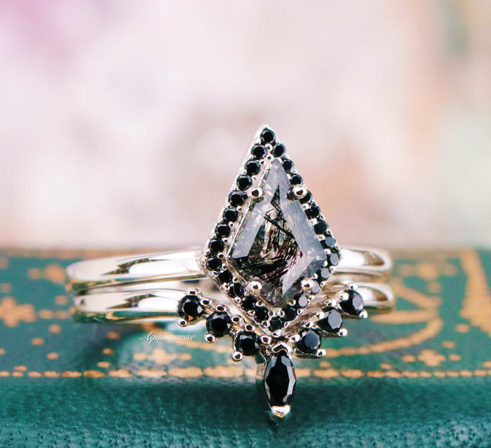 Rutilated Quartz & Black Onyx Engagement Ring Set in 14K White Gold by Aquamarise Gold featuring a kite-shaped rutilated quartz with black onyx accents on polished white gold bands.