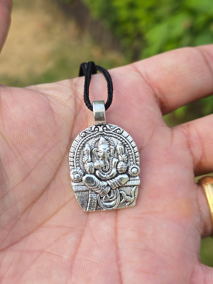 Lord Ganesh Pendant Gold or Silver Colour Stainless Steel Nazar Protection UK A36 Hindu black dori