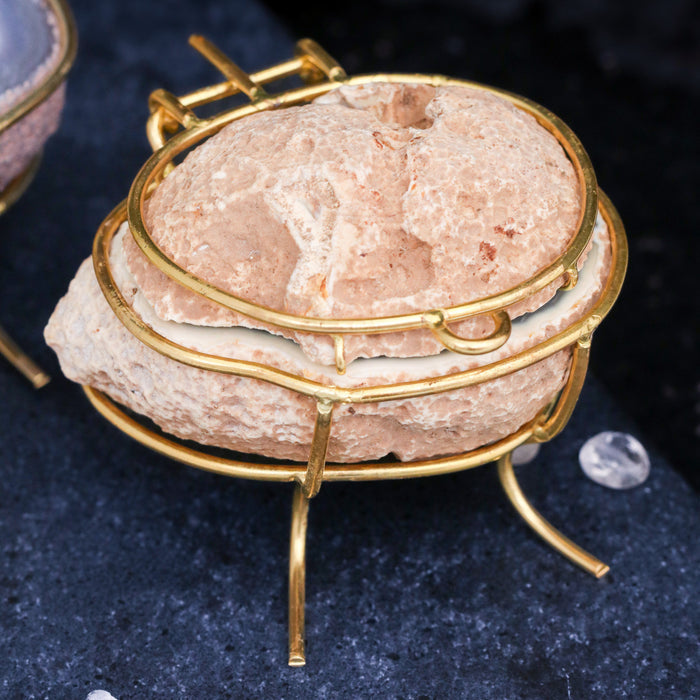 Lavender Mist Purple geode ring box by Aquamarise shown closed with natural stone exterior and gold hinge