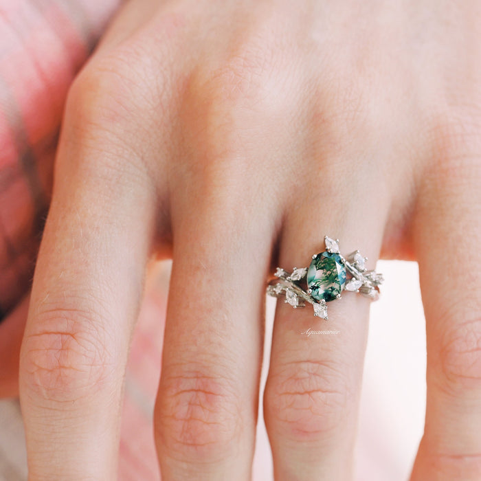 Moss Agate Leaf Couples Ring Set featuring a green moss agate stone with sterling silver leaf motifs on a hand, crafted by Aquamarise with nature-inspired elegance.