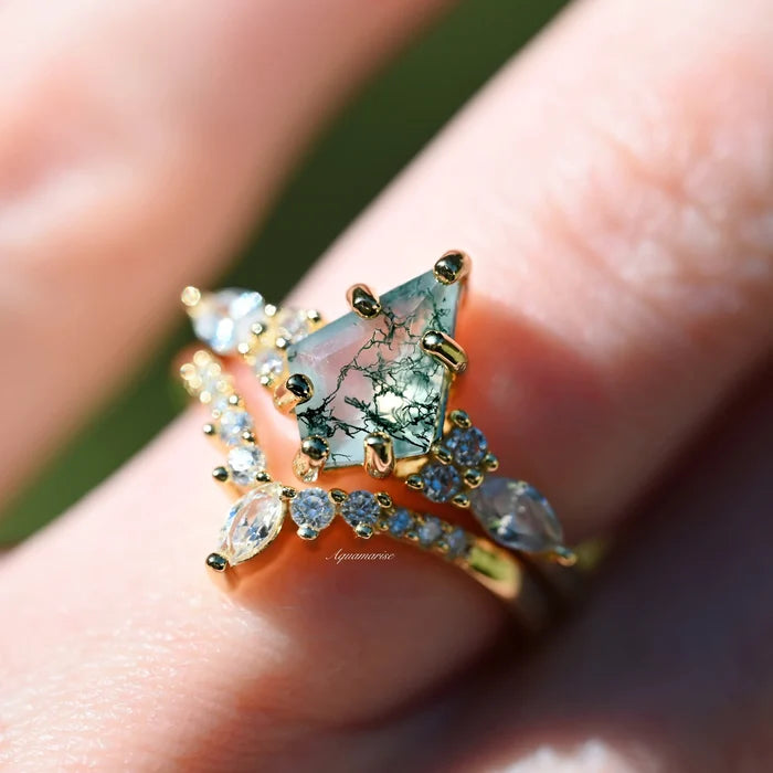 Skye Kite® Green Moss Agate Ring Set in 14K Yellow Gold Vermeil featuring kite cut moss agate and sparkling gemstones in a vintage-inspired design by Aquamarise.